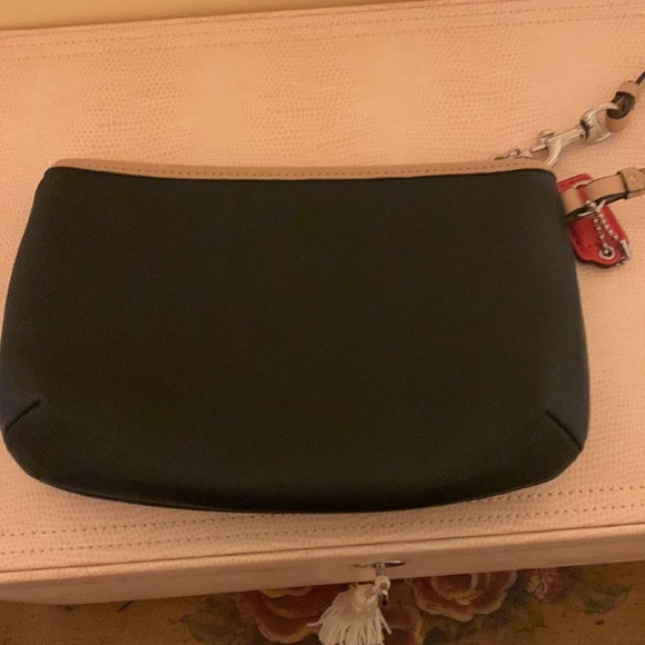 Coach wristlet. - Picture 3 of 5